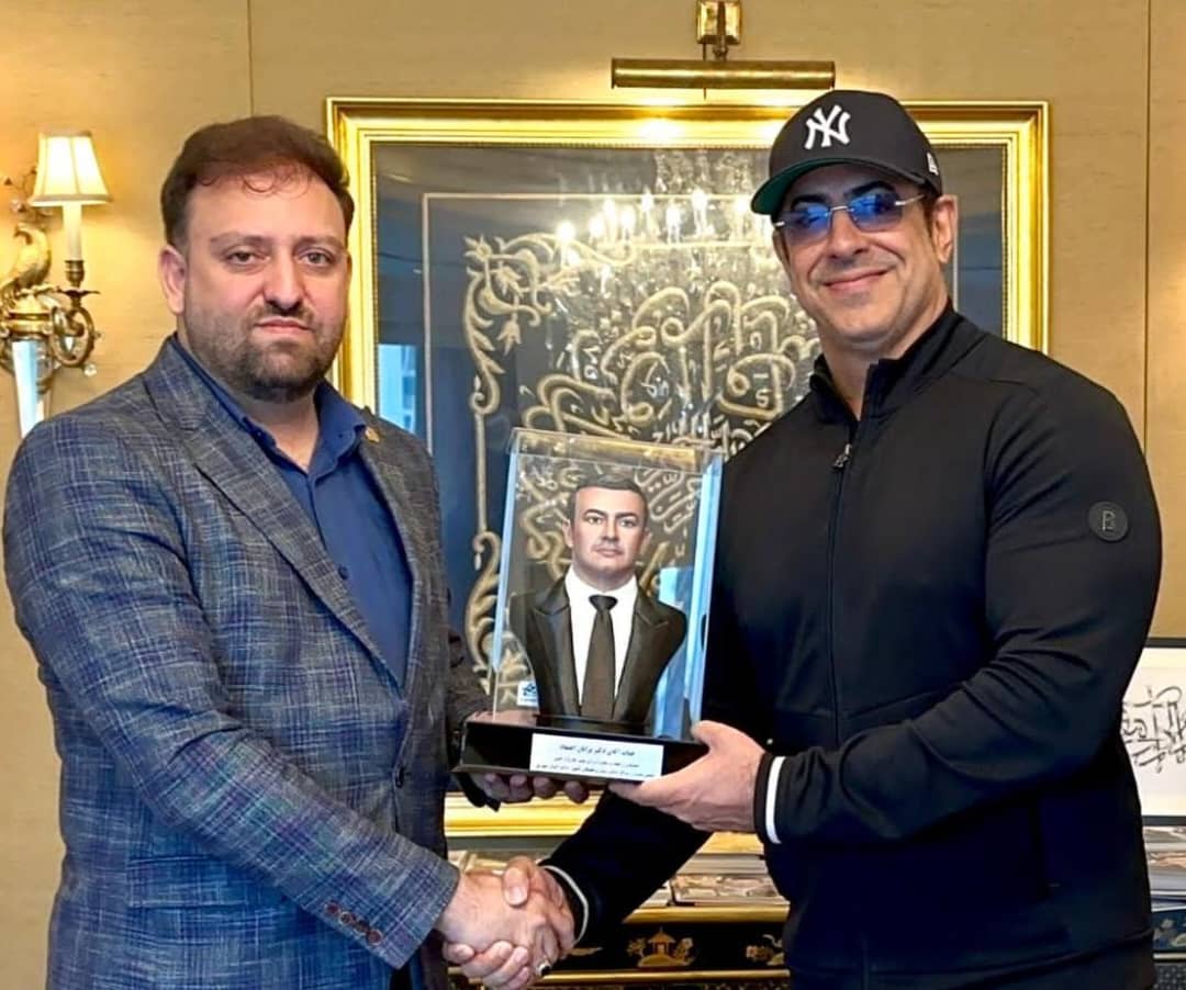 تقدیر از جناب اقای دکتر برایان اعتماد به عنوان نخبه ایرانی توسط دکتر ابوذر شهپری
